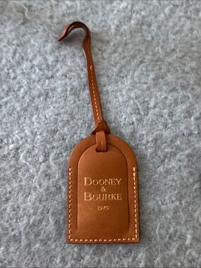 EUC Dooney & Bourke Tan Leather Luggage/bag Tag with Gold Logo